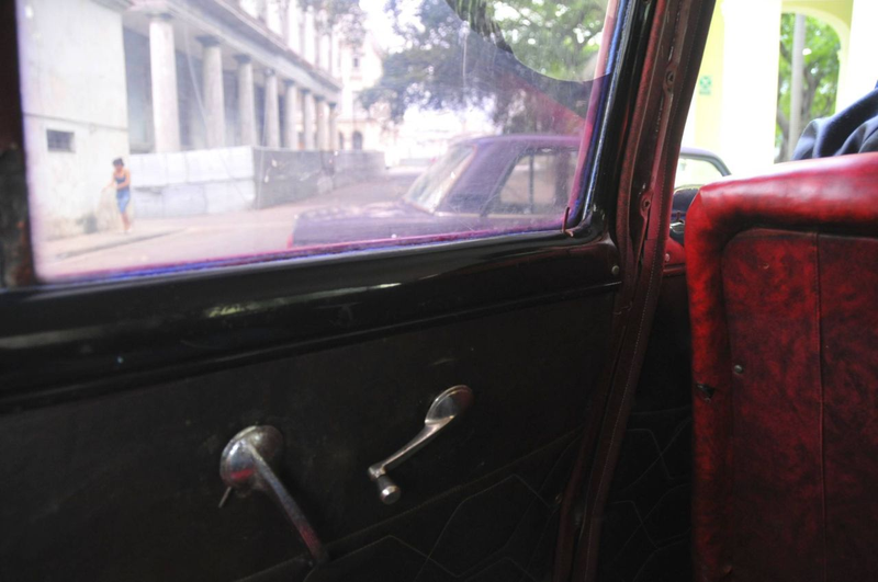 Illustration for article titled Even More Old Cars Down On The Cuban Street